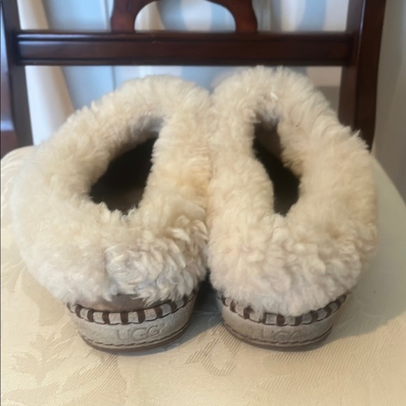 UGG women’s Cozy Brown and Cream Slippers slip-on shoes size 8 - Picture 3 of 8